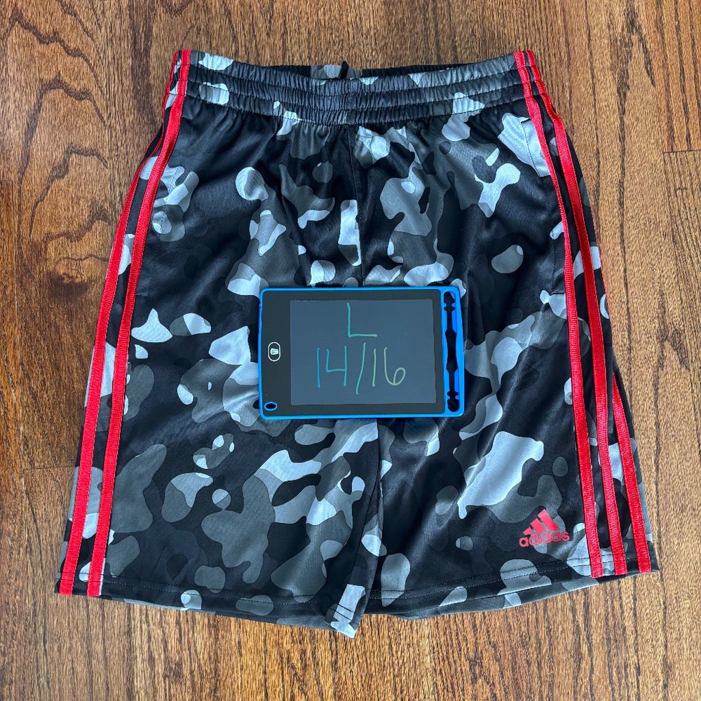 Boys Adidas Short Size 14/16 Large